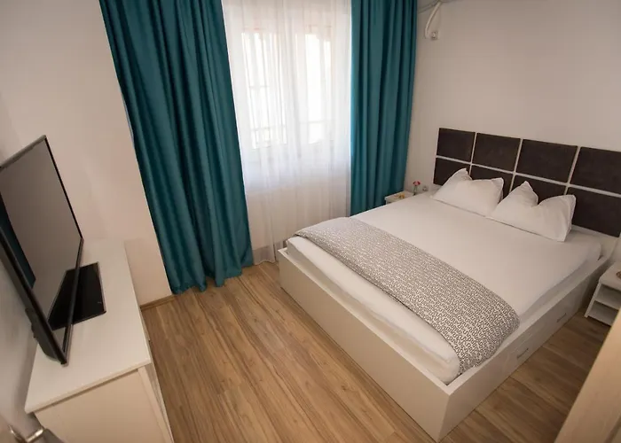 Sea Gem 2 - New, Stunning Views, And 200m To Mamaia