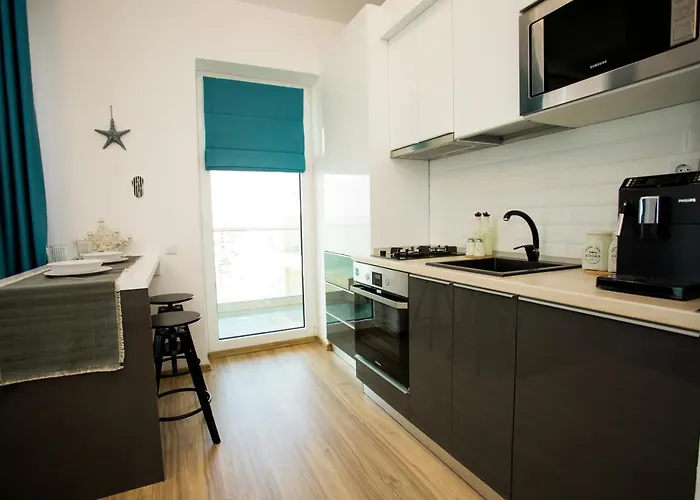 Sea Gem 2 - New, Stunning Views, And 200m To Mamaia