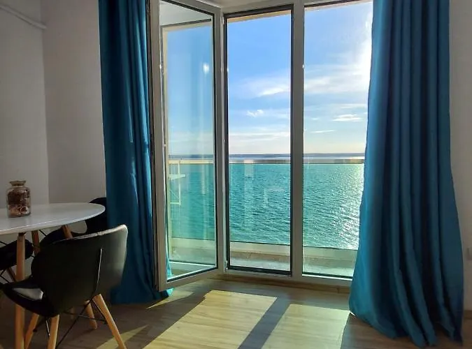 Sea Gem 2 - New, Stunning Views, And 200m To Mamaia