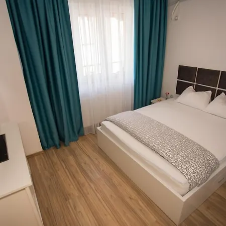 Sea Gem 2 - New, Stunning Views, And 200m To Mamaia