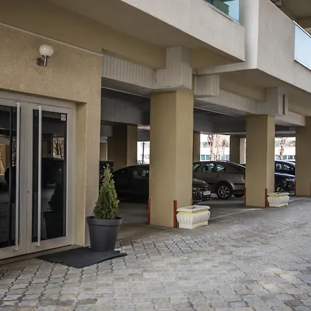 Sea Gem 2 - New, Stunning Views, And 200m To * Mamaia