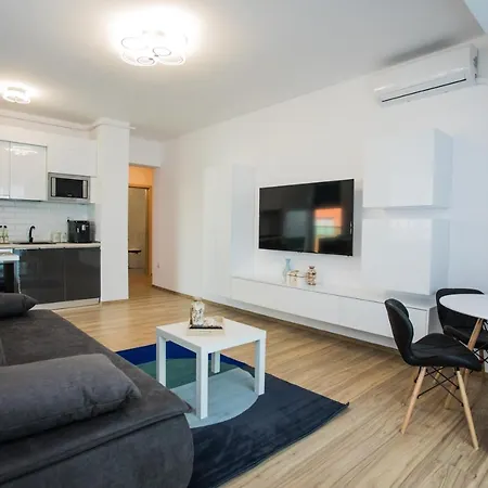 Sea Gem 2 - New, Stunning Views, And 200m To