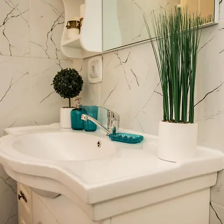 Sea Gem 2 - New, Stunning Views, And 200m To * Mamaia