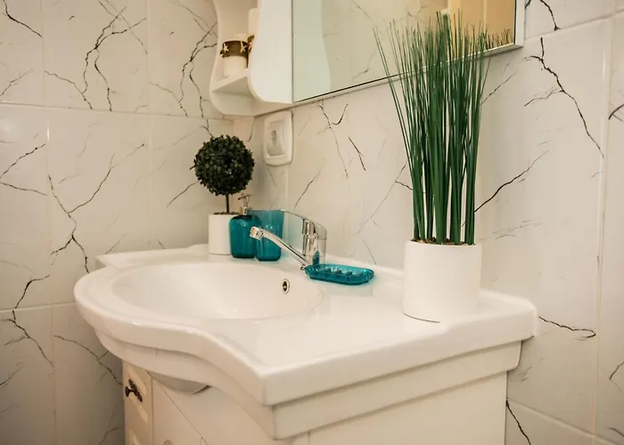 Sea Gem 2 - New, Stunning Views, And 200m To * Mamaia